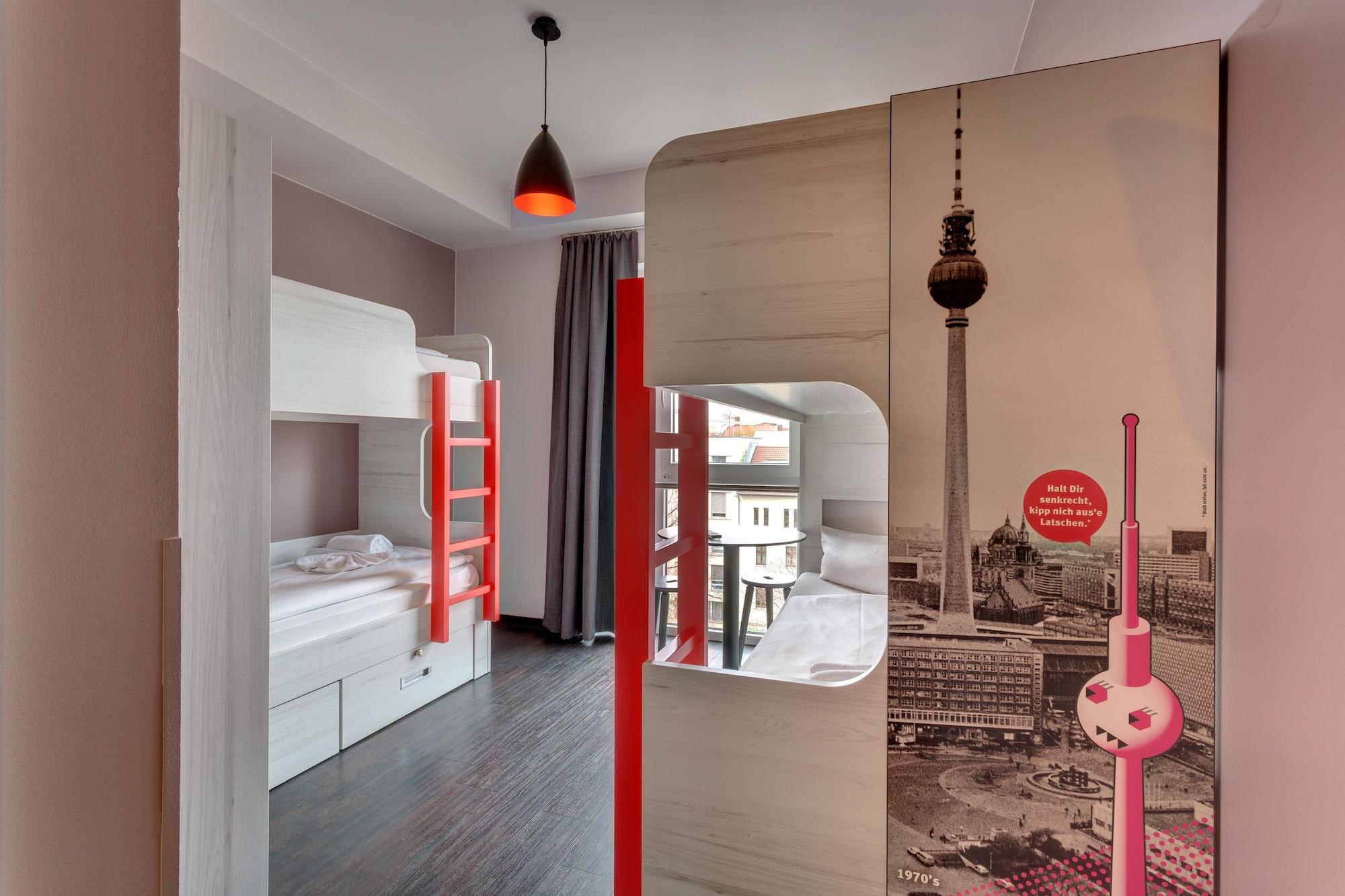 Meininger Hotel Berlin Alexanderplatz Esterno foto