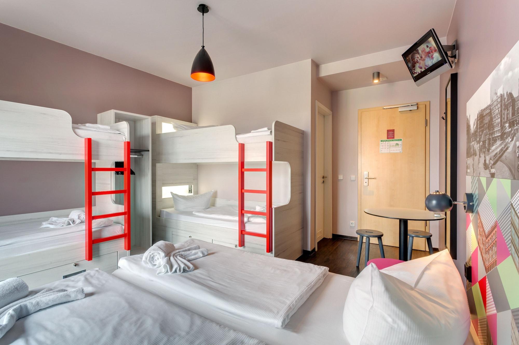 Meininger Hotel Berlin Alexanderplatz Esterno foto
