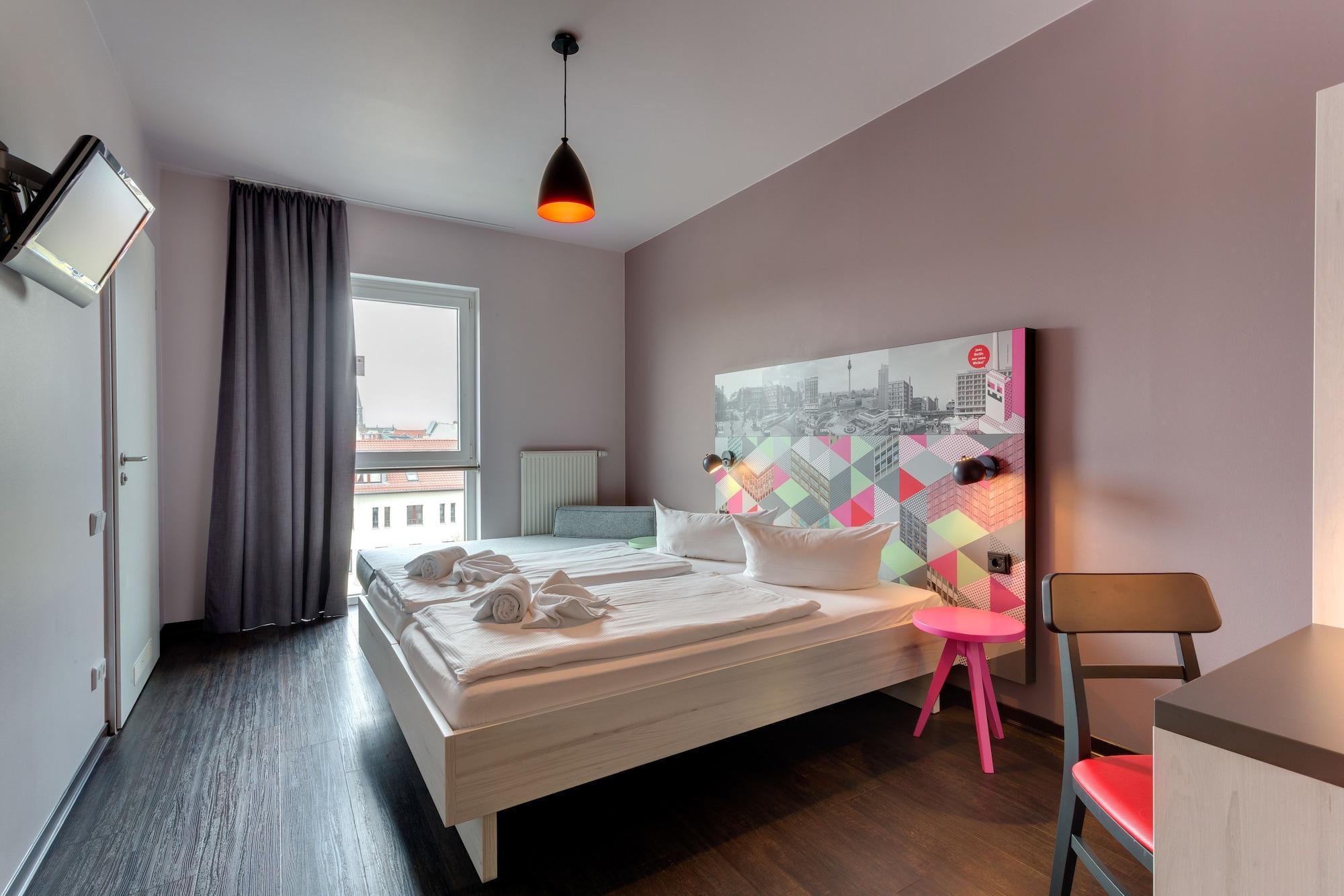 Meininger Hotel Berlin Alexanderplatz Esterno foto