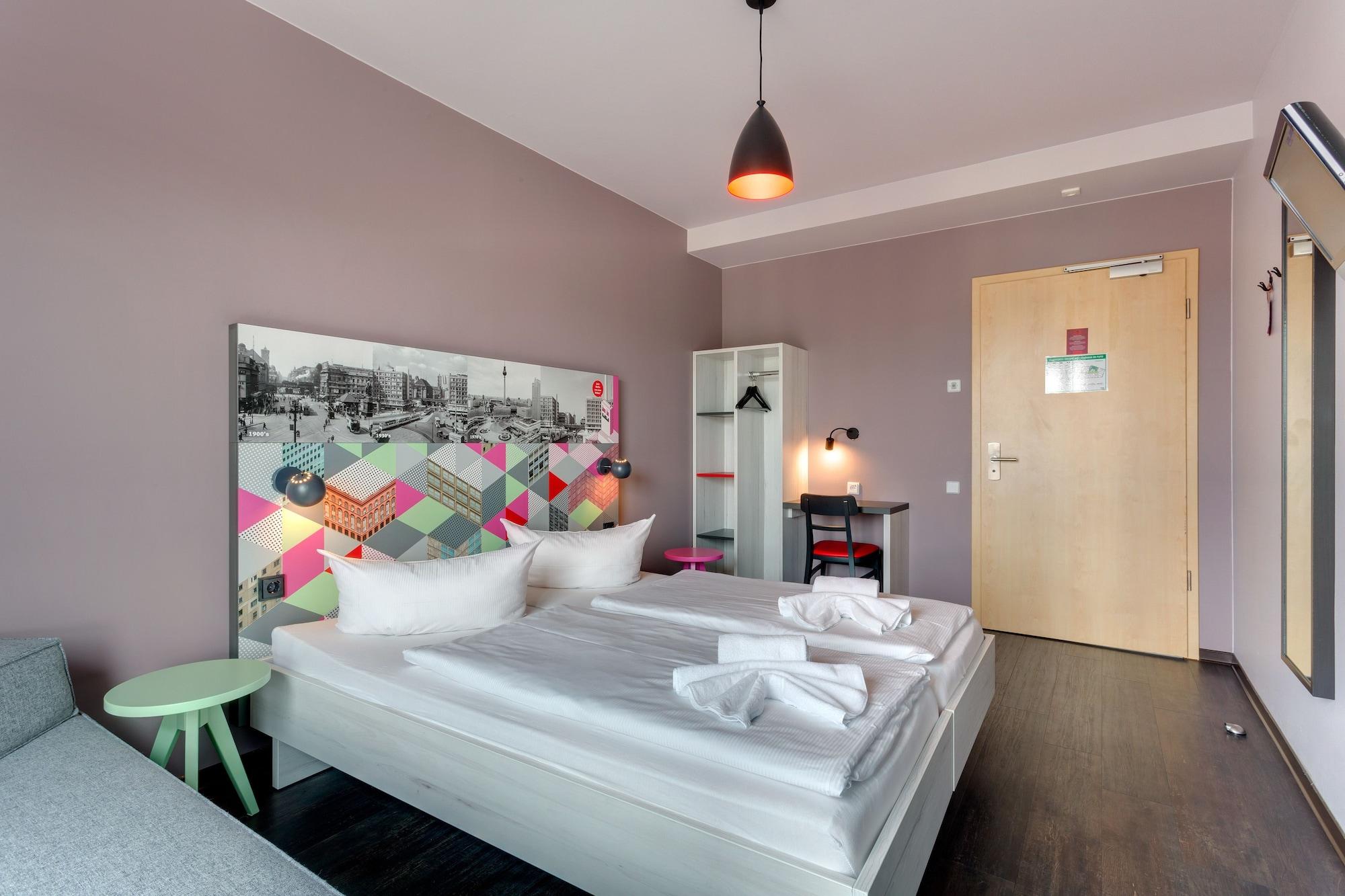 Meininger Hotel Berlin Alexanderplatz Esterno foto