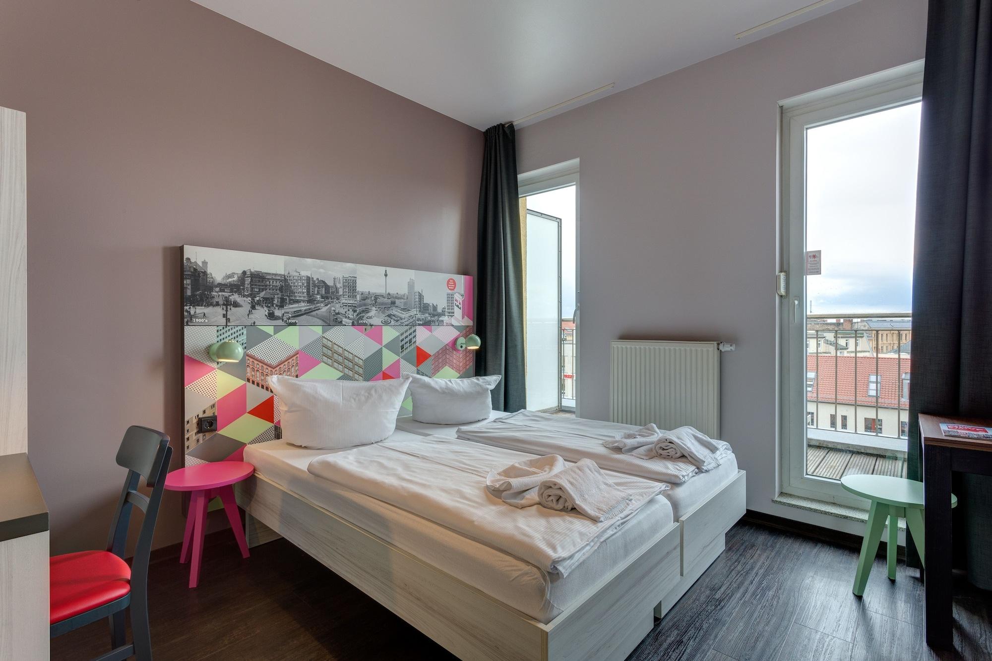 Meininger Hotel Berlin Alexanderplatz Esterno foto