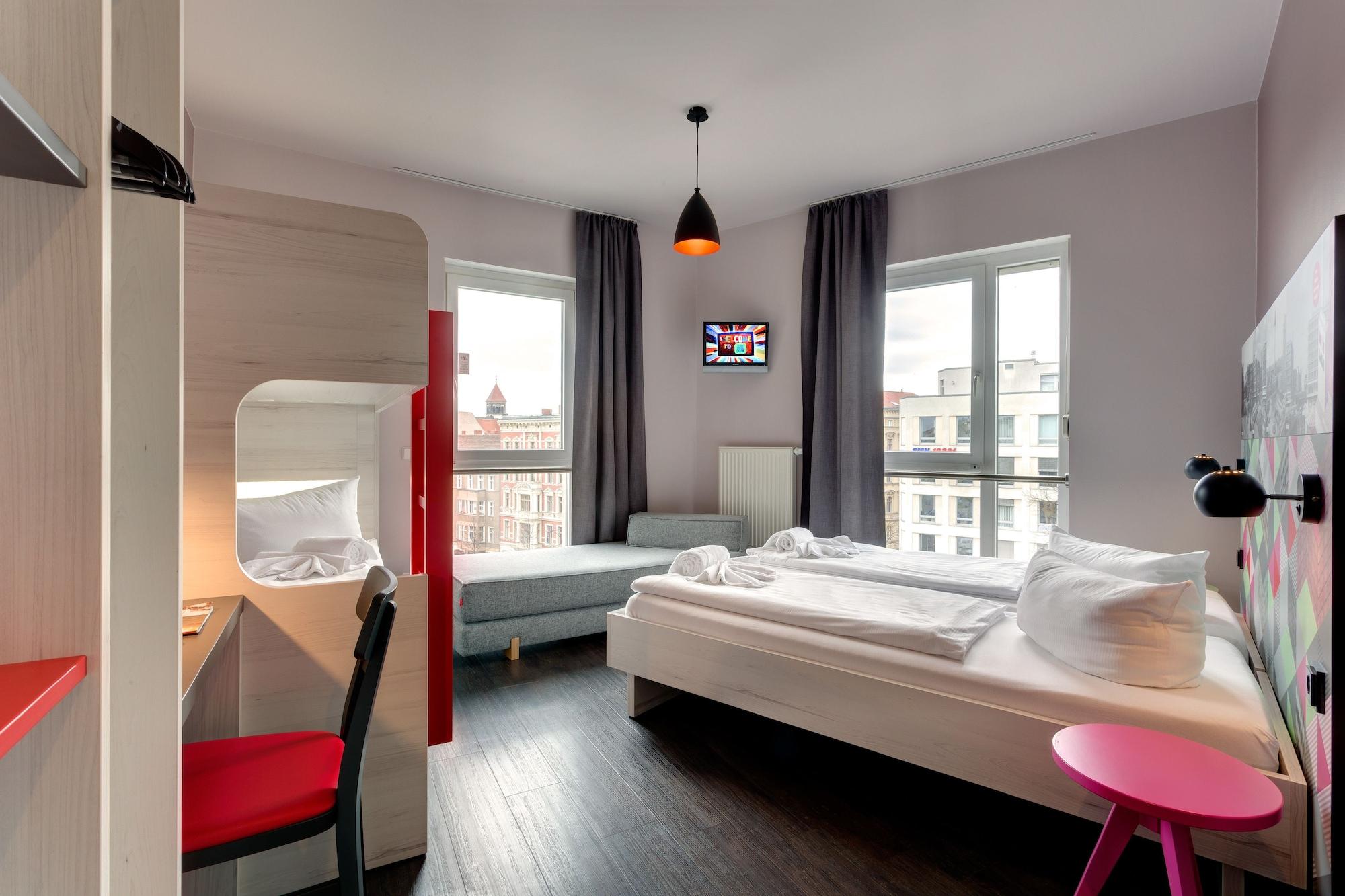 Meininger Hotel Berlin Alexanderplatz Esterno foto