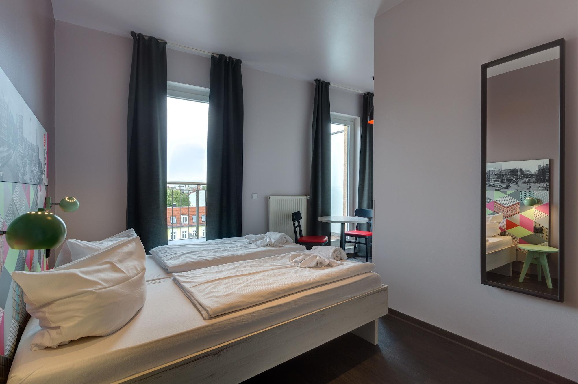 Meininger Hotel Berlin Alexanderplatz Esterno foto