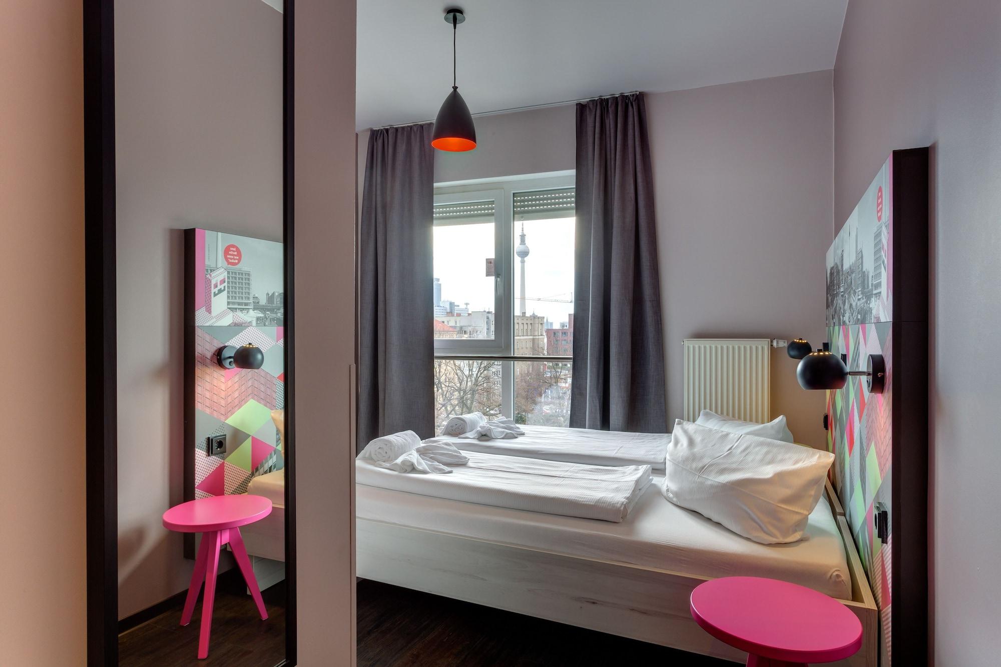 Meininger Hotel Berlin Alexanderplatz Esterno foto
