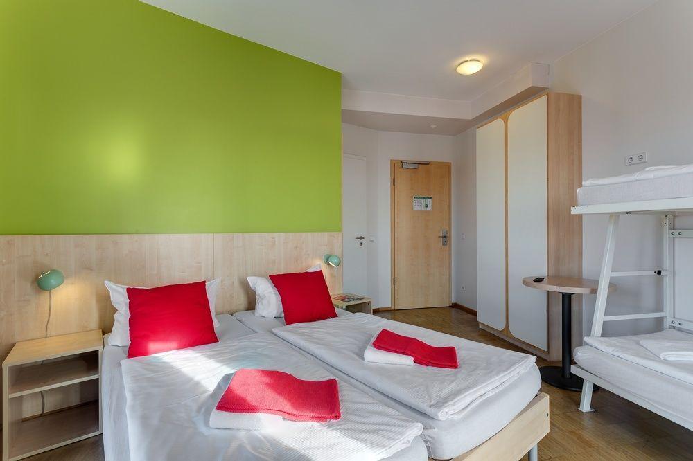 Meininger Hotel Berlin Alexanderplatz Esterno foto