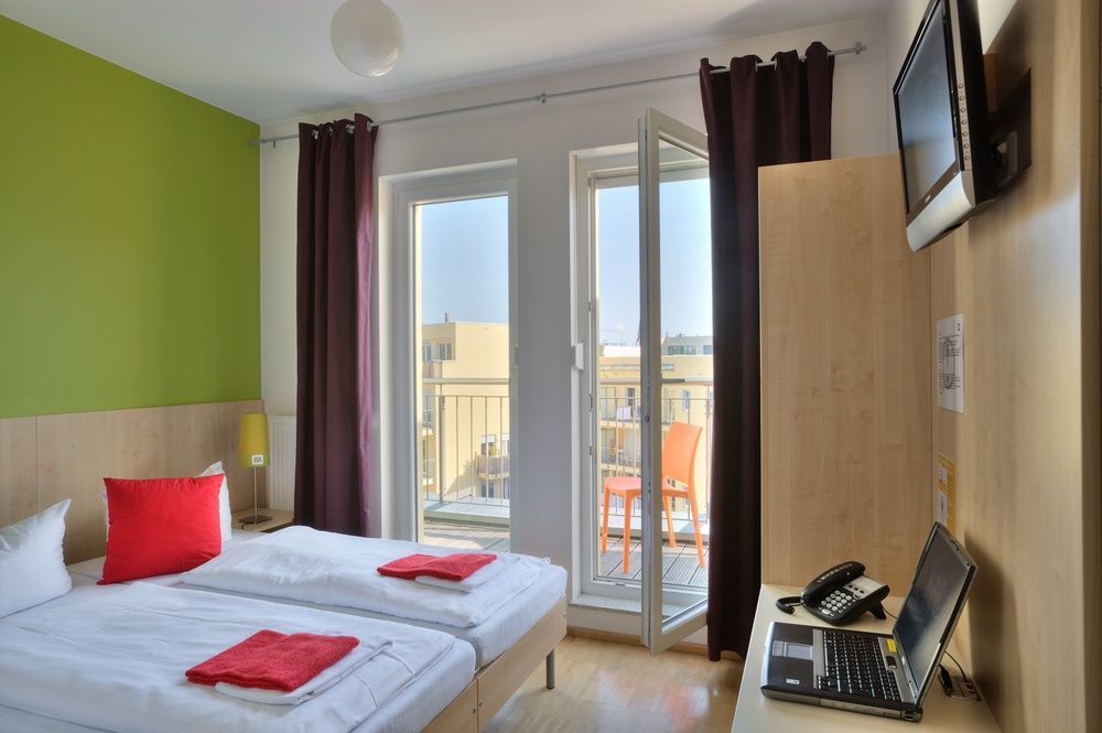 Meininger Hotel Berlin Alexanderplatz Esterno foto