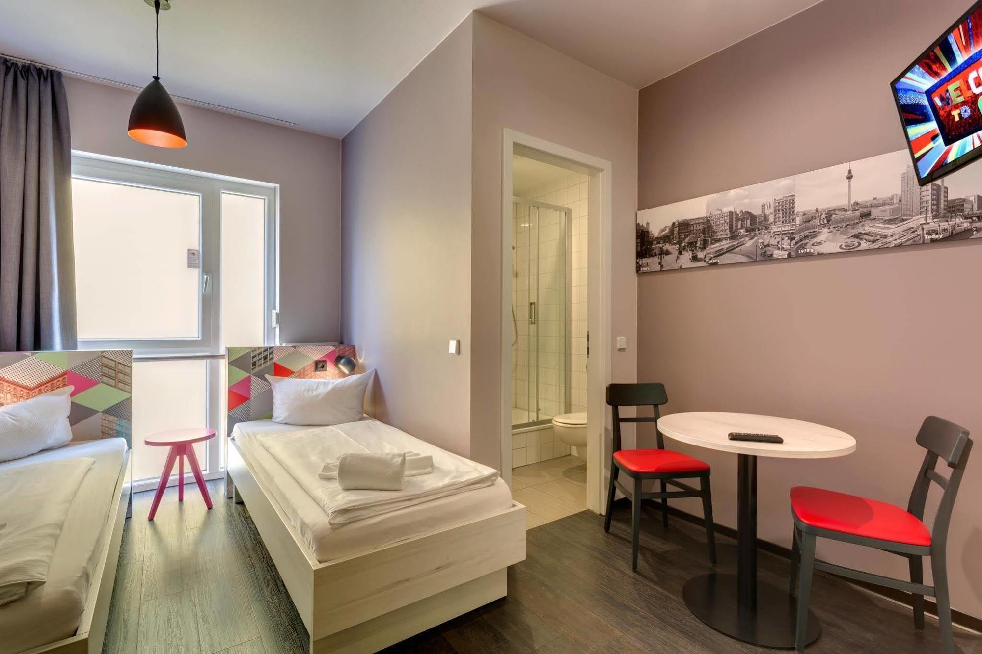 Meininger Hotel Berlin Alexanderplatz Esterno foto