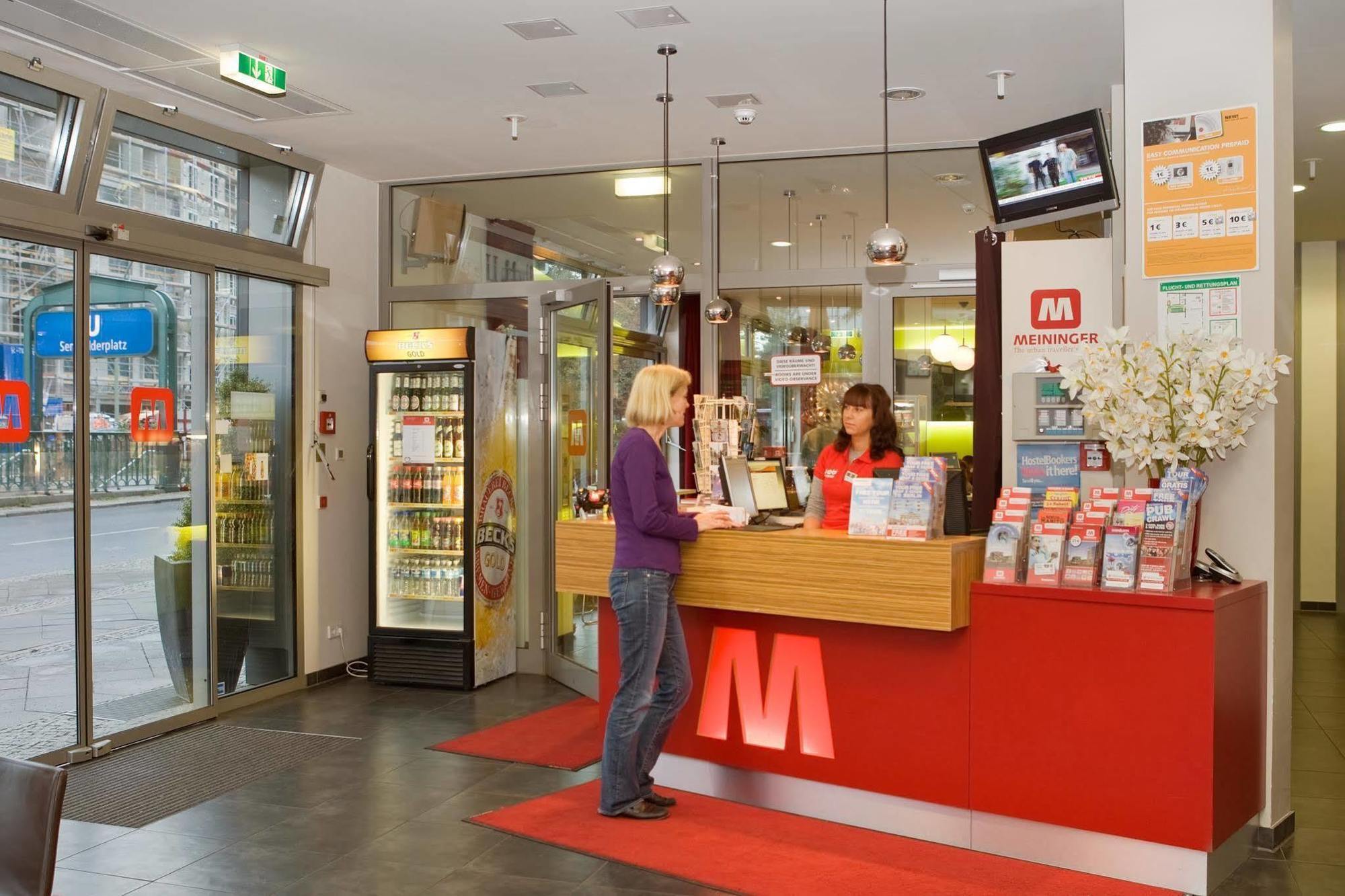 Meininger Hotel Berlin Alexanderplatz Esterno foto