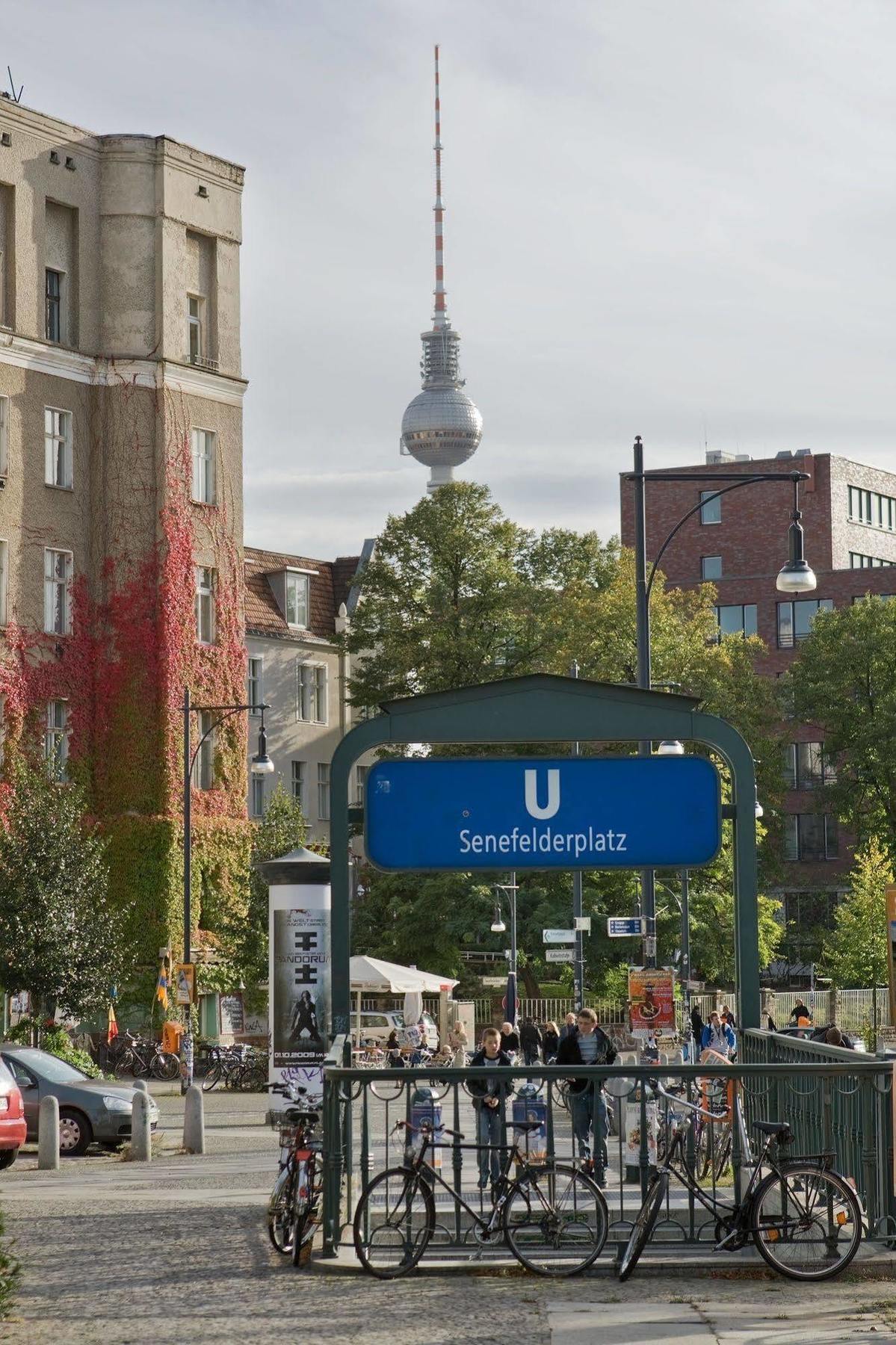 Meininger Hotel Berlin Alexanderplatz Esterno foto